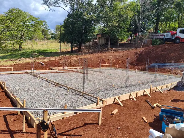 Armação e radier de concreto